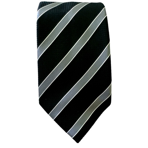 Donald J Trump Signature Collection Black and Gray Striped 100% Silk Tie - Picture 6 of 7